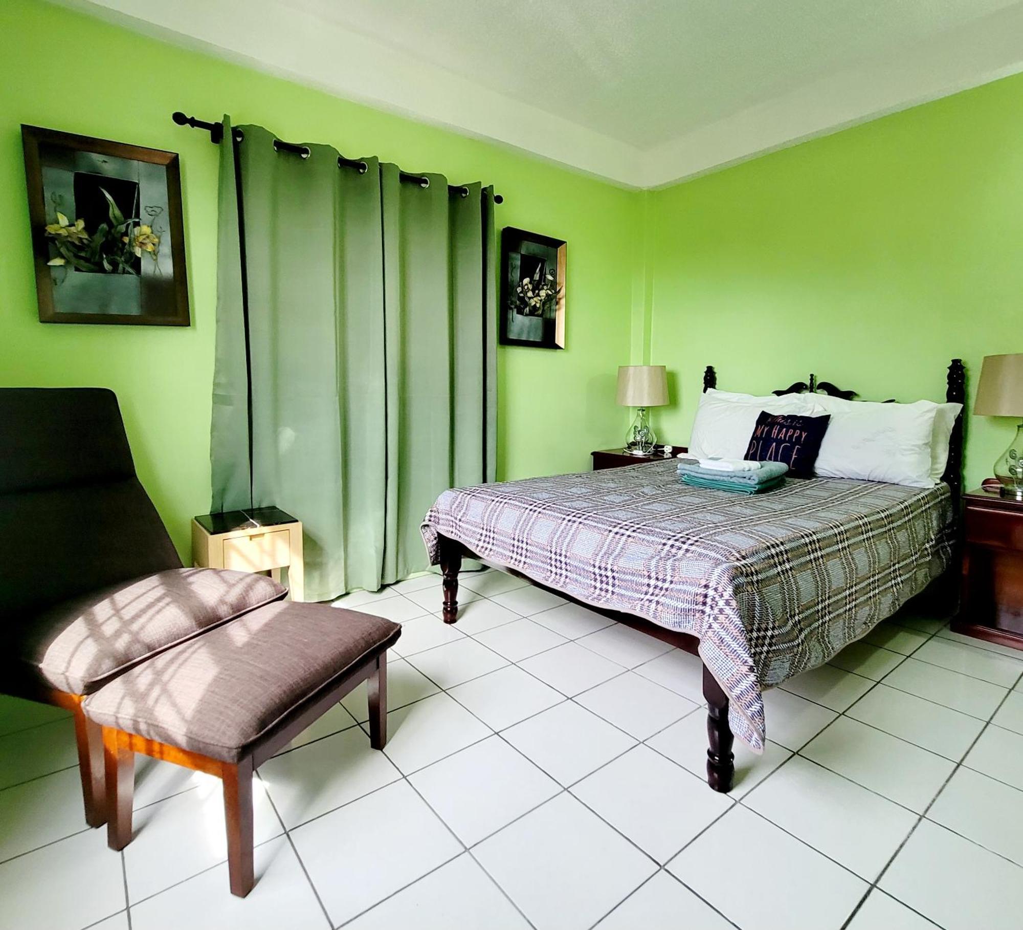 Silver View Apartments St. George's Экстерьер фото